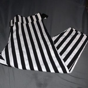 NWT - beetleuice torrid leggings size 3